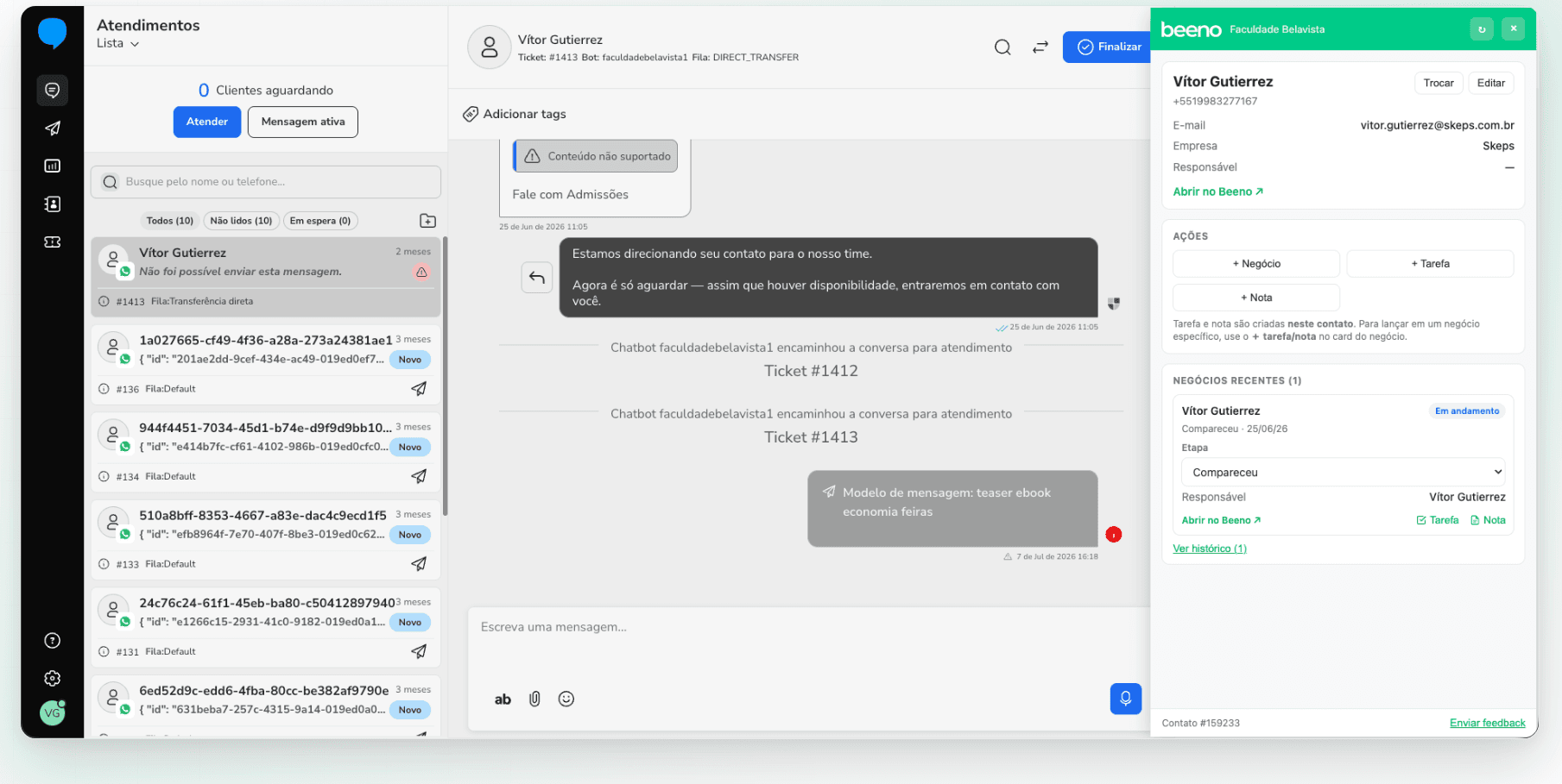 Extensão do Beeno aberta ao lado da conversa no Blip Desk, com ficha do contato, ações de CRM e negócios recentes